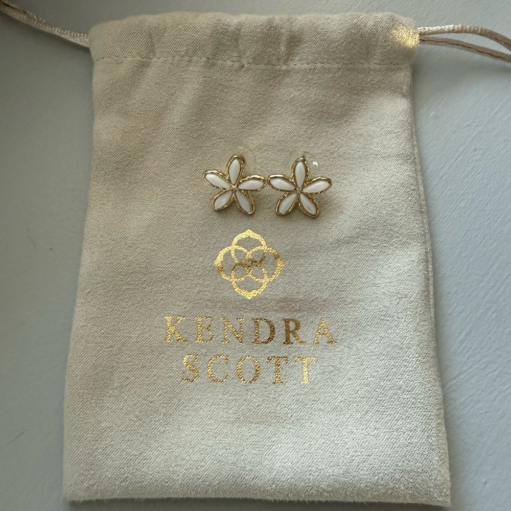 Kendra Scott Kyla Floral Earrings